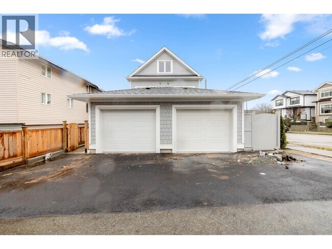 Photo du bâtiment - 885 E King Edward Ave