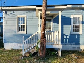 Building Photo - 620 W Anderson Ln
