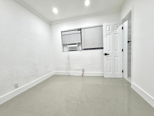 Foto del edificio - 612 NW 1st Ave