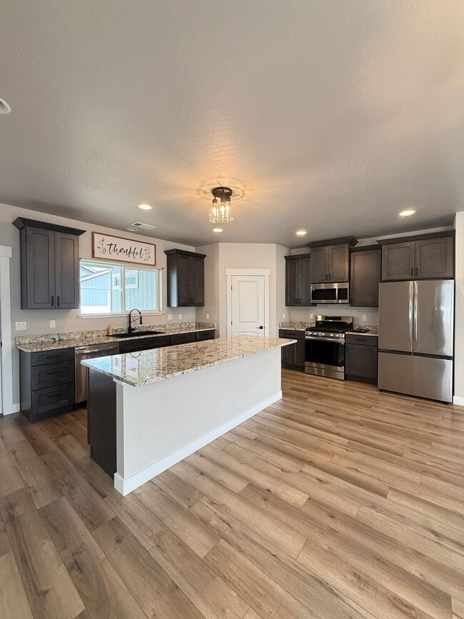 Building Photo - Beautiful 3 Bed / 2 Bath Home in Agate Meadows – White City