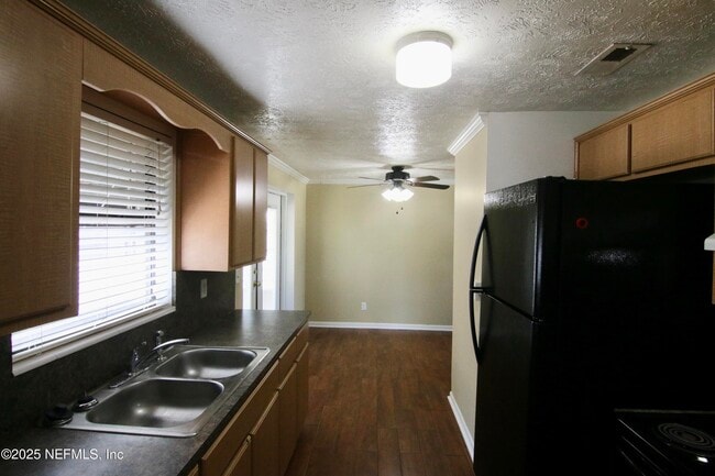 Building Photo - 137 Hercules Dr E