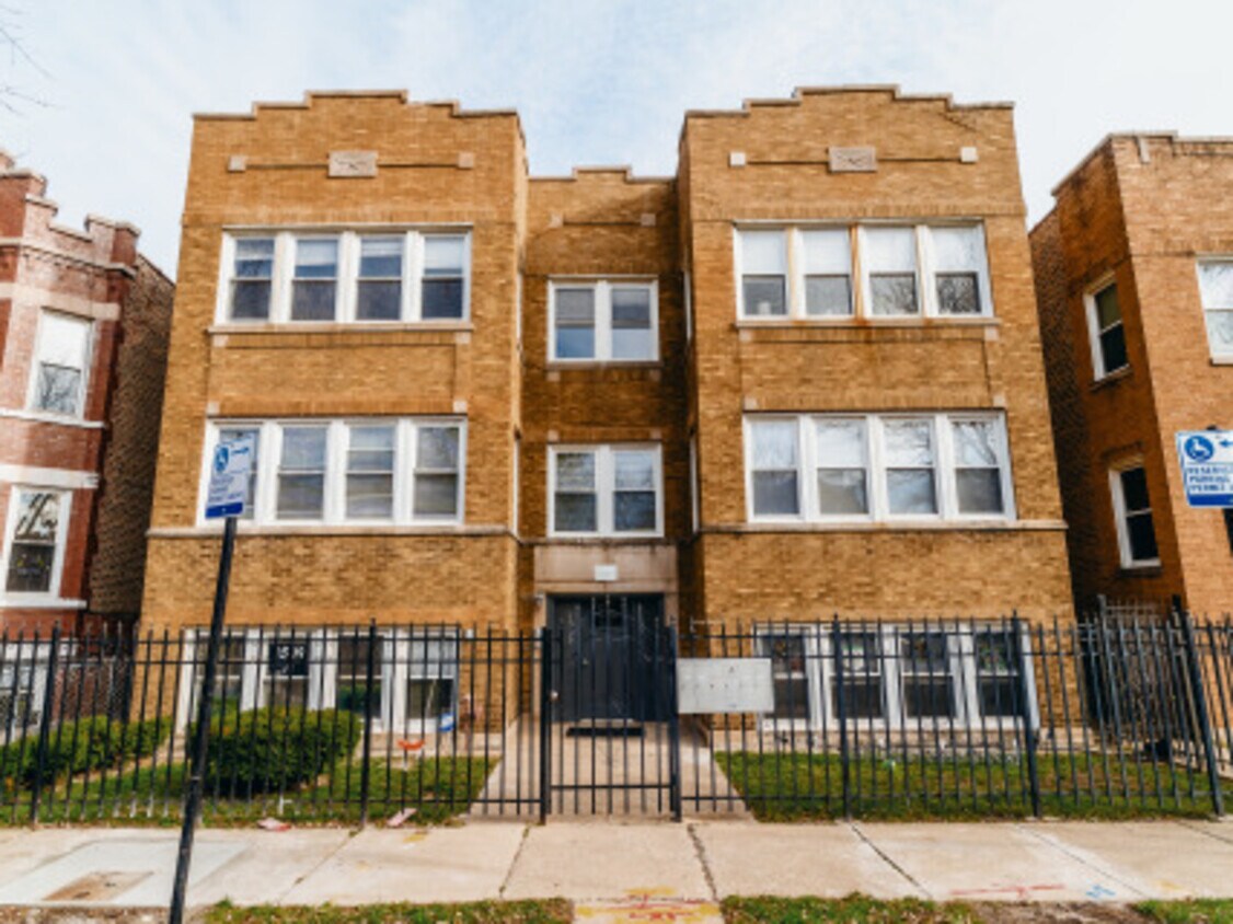 Primary Photo - 1509 N Avers Ave
