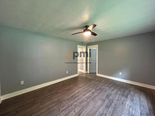 Foto del edificio - 132-36 S Elgin St