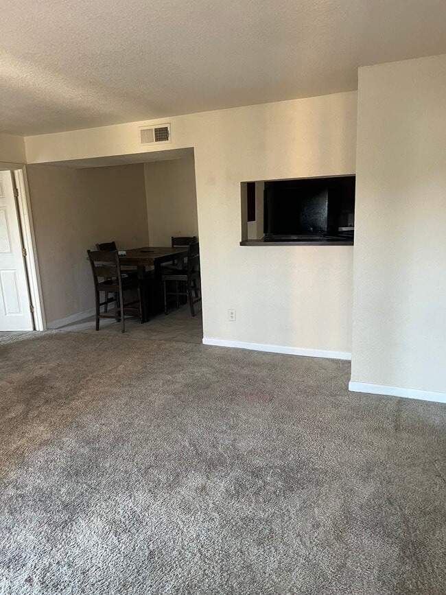 Building Photo - 8100 Creekbend Dr