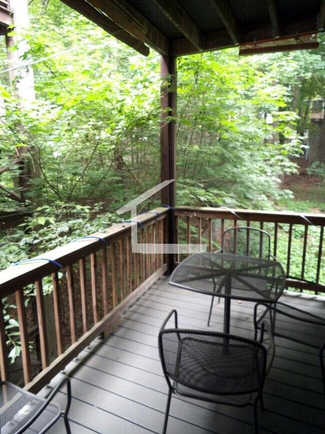 Foto del edificio - Unique Brookline Apartment