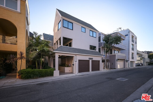 Building Photo - 4811 Roma Ct