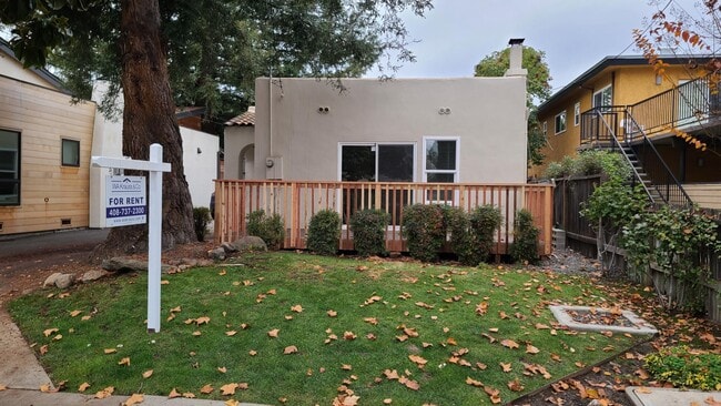 Building Photo - 720 College Ave