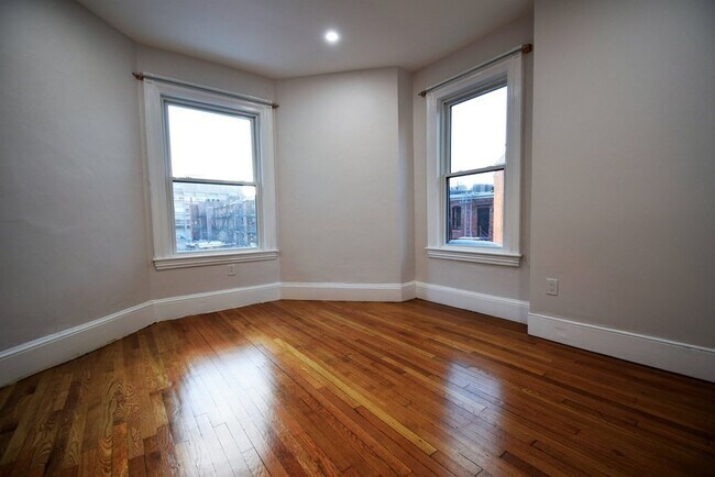 Building Photo - 35 Harvard St