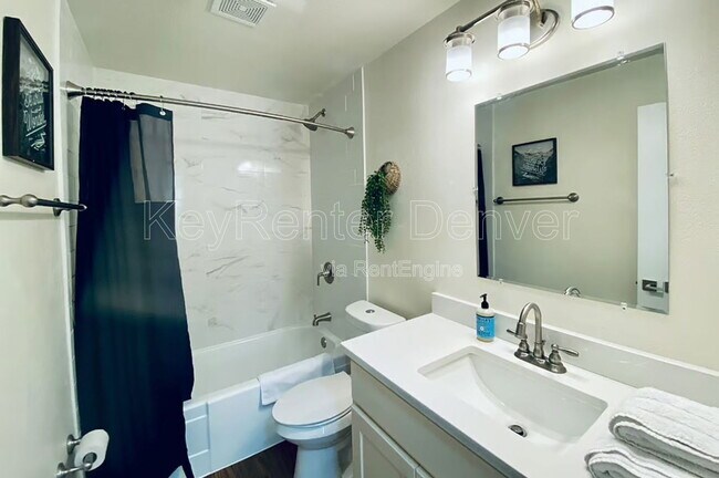 Photo - 1456 Ivy St Apartment