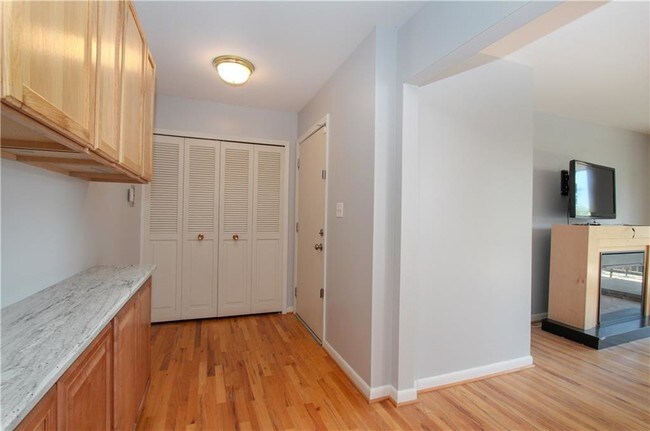 Foto del edificio - 4045 W Maple Rd