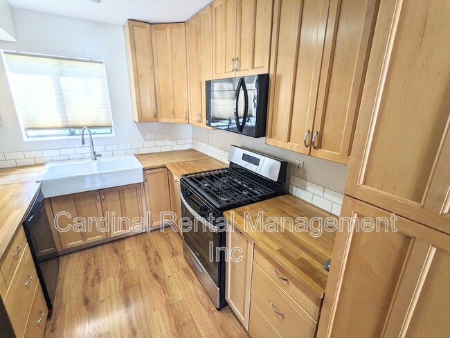 Building Photo - 10510 Sunland Blvd