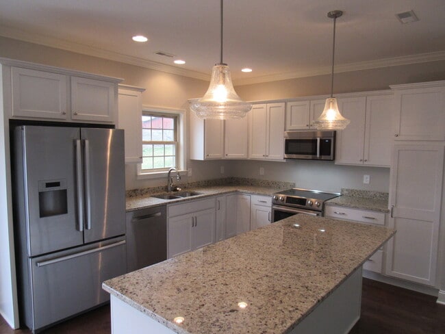 Photo - Beautiful 4-Bed, 3-Bath Bungalow in Highly Desirable Farragut! House