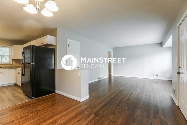 Foto del edificio - 3 Bedroom Pet-Friendly Home in KANSAS CITY...