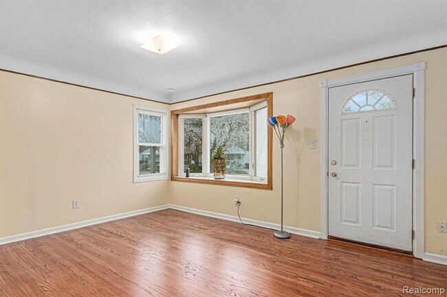 Building Photo - 1812 E Milton Ave