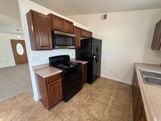 Building Photo - Charming 3/2 home