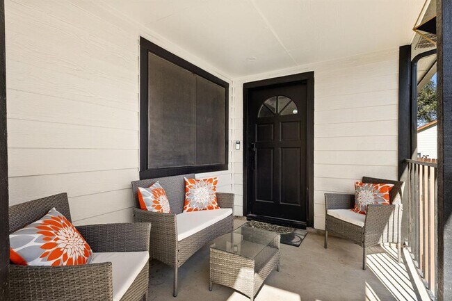 Foto del edificio - 5400 Alexis Cove