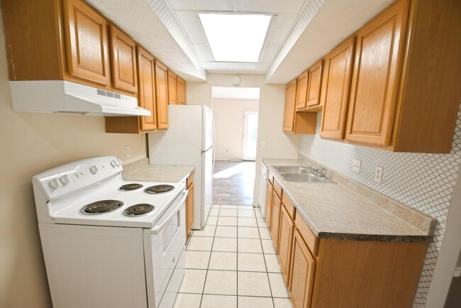 Building Photo - 3 Bedroom 1.5 Bath in North side of South ...