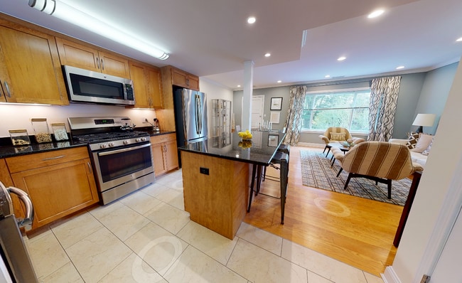 Building Photo - 176 Thornton Rd