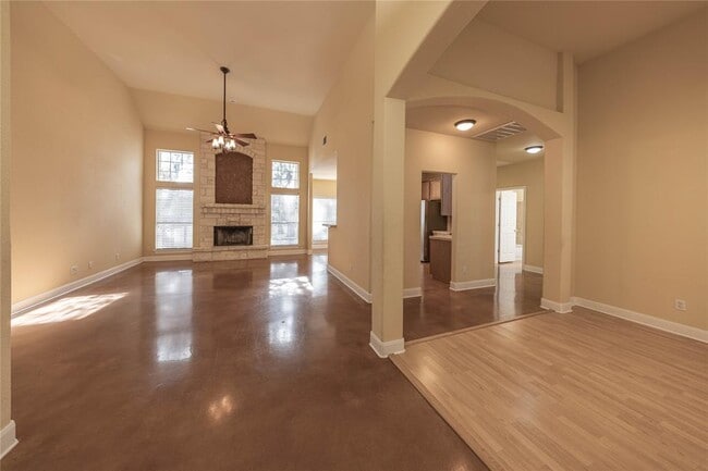 Building Photo - 6 Pebblebrook Ln