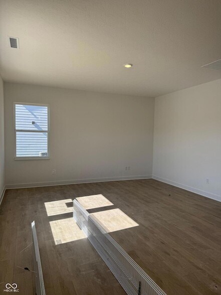 Foto del edificio - 7581 Fallsworth Dr