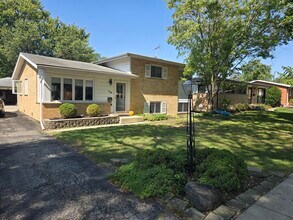 Building Photo - 714 N Eastwood Ave