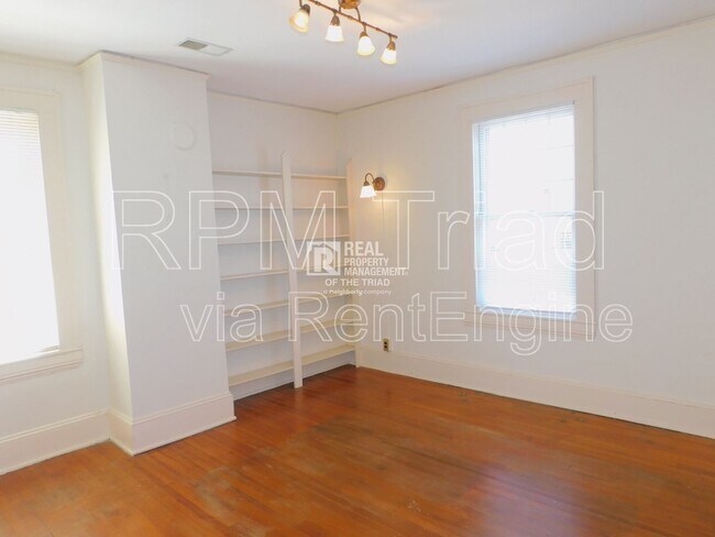 Foto del edificio - 1224 Glade St NW