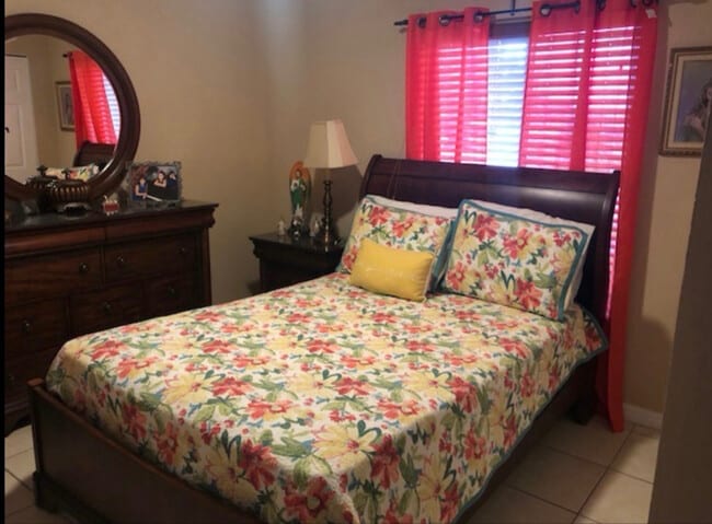 Foto del edificio - 384 SW 17th Terrace