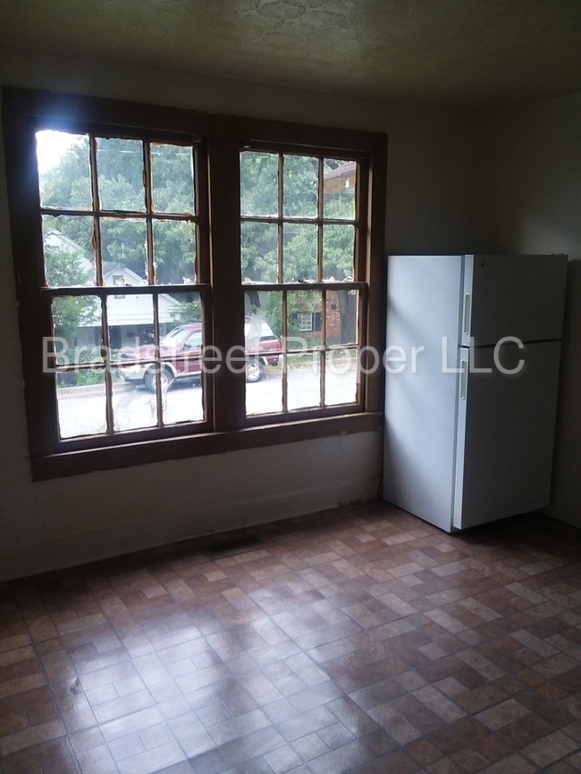 Foto del edificio - 4022 Young Ave
