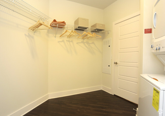 closet 1BR, 1BA - 760 SF - Bell Collier Village