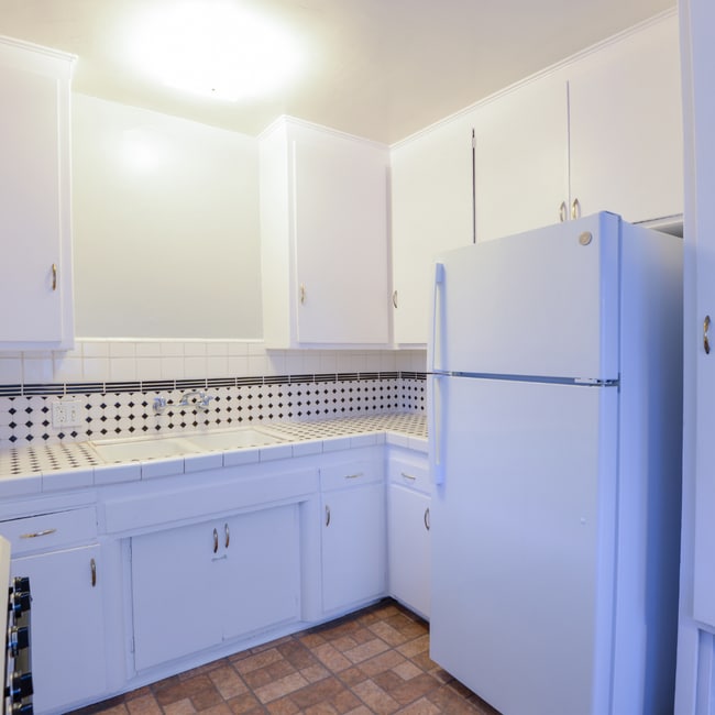 Building Photo - Convenient Downstairs 2-Bedroom Unit in Sun Valley!