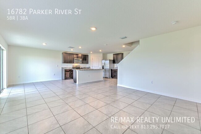 Foto del edificio - 16782 Parker River St