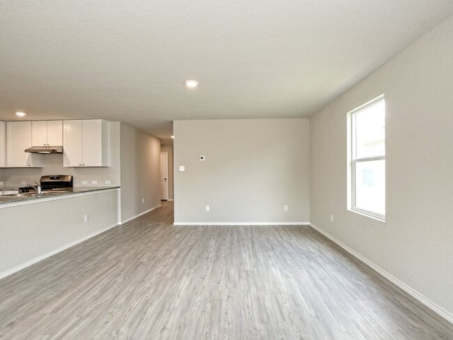 Building Photo - 4 BR / 2 BA - 1,667 SF in San Antonio - WA...