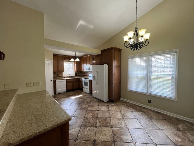 Building Photo - 3BR 2BA 2 Car Garage + Large Fenced in Bac...