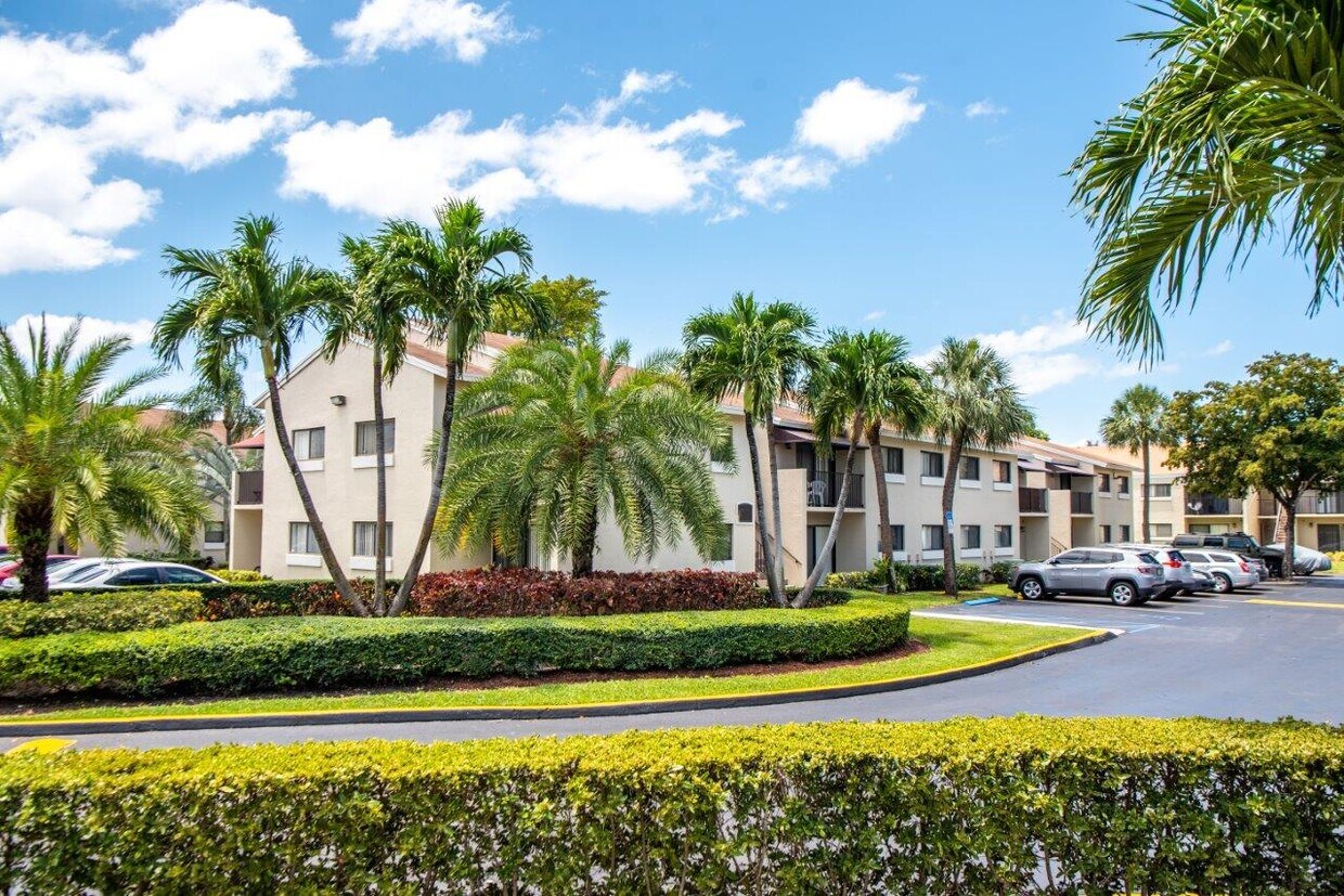 Legacy Vista Palms Apartments 361 NE 191st St Miami, FL