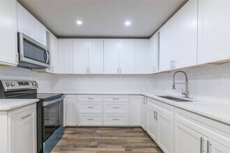 Building Photo - 12044 Beechnut St