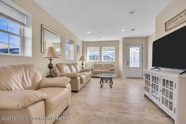 Foto del edificio - 416 Monmouth Ave