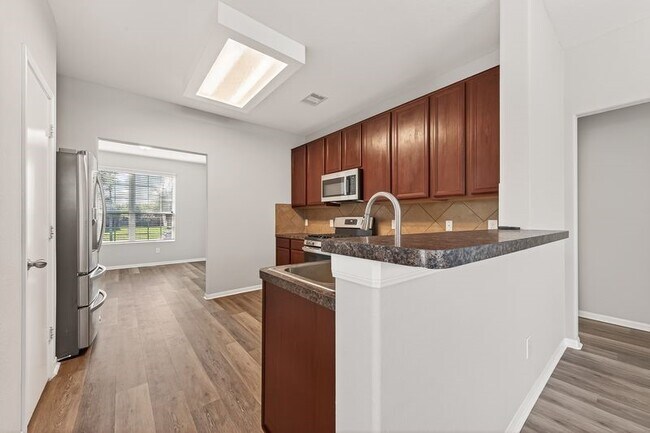 Foto del edificio - 2810 Meadowbrook Lane