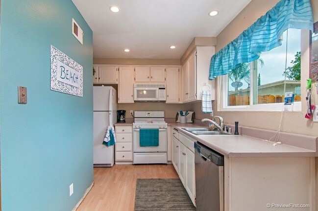 Building Photo - 3605 Seacrest Way