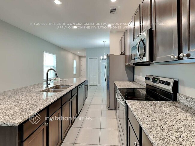 Foto del edificio - 4831 Reisswood Lp