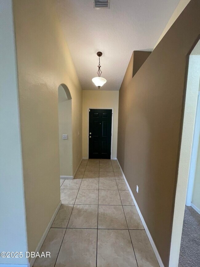 Building Photo - 232 Fountain Lake Blvd