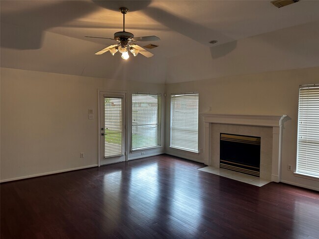Foto del edificio - 15303 Marden Ct