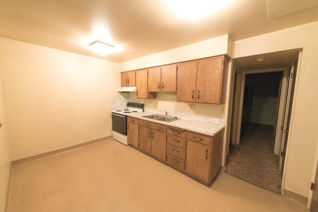 Building Photo - 665 600 W