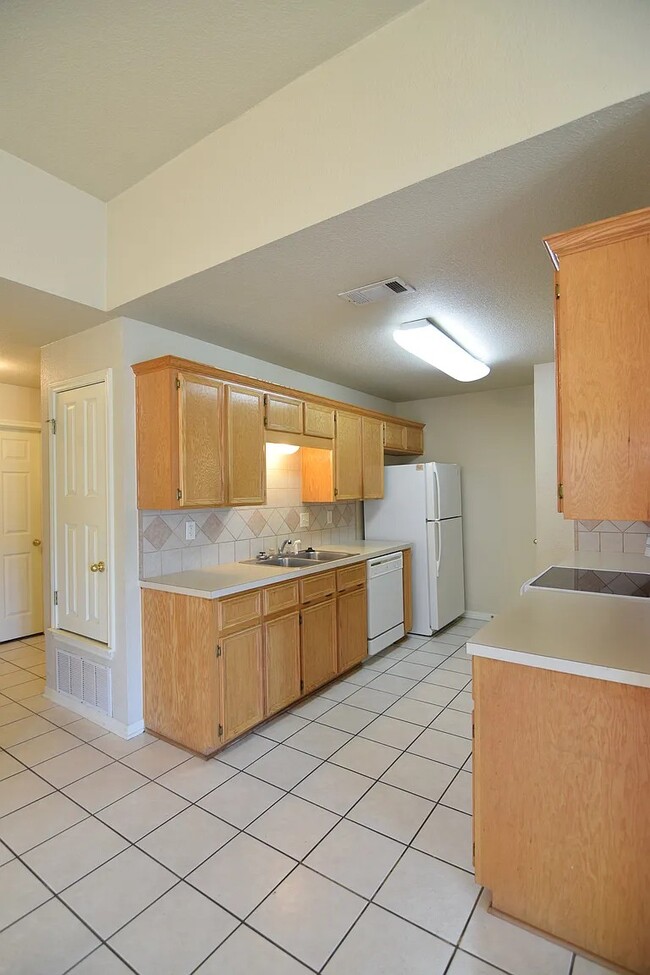 Building Photo - 4406 Pennington Ave