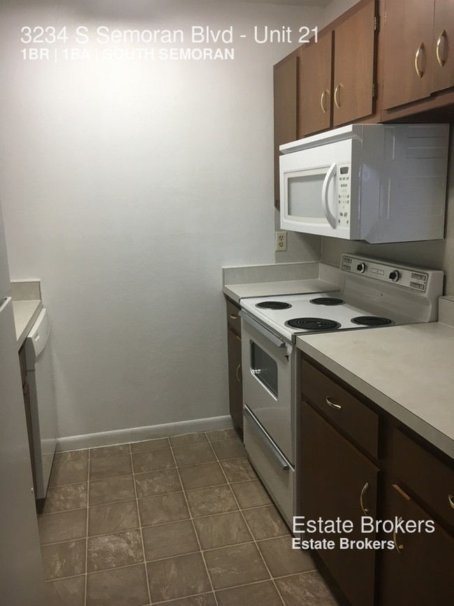 Building Photo - WIMBLEDON PARK CONDO