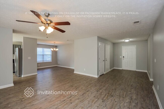 Foto del edificio - 423 Crested View Dr