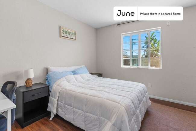 Foto del edificio - Private bedroom in 7 bed/3 bath Home