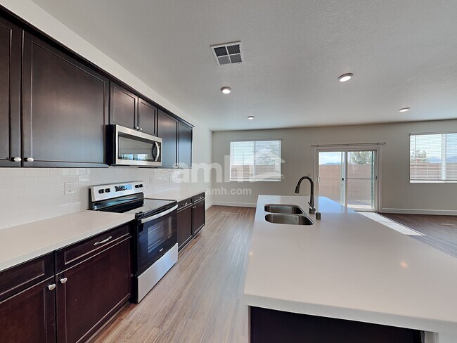 Foto del edificio - 6106 Theodore St