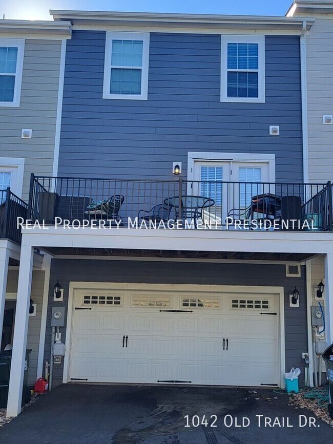 Building Photo - 4-Bedroom Townhome in Old Trail Village