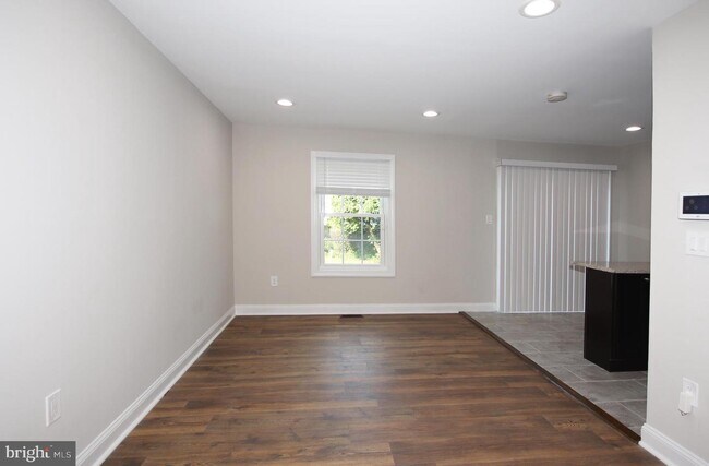 Building Photo - 411 Willow Hill Ct