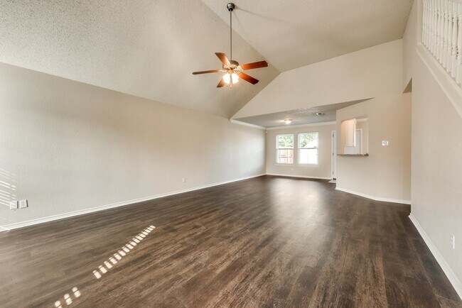 Foto del edificio - COMING SOON : CROWLEY ISD : Large 3 bedroom